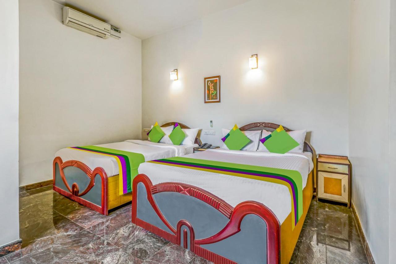 Hotel Treebo Benaka Residency à Chikmagalūr Extérieur photo