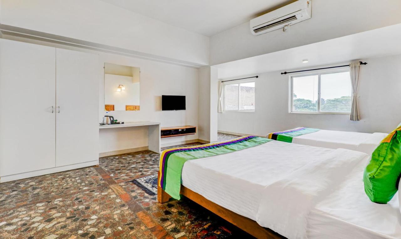 Hotel Treebo Benaka Residency à Chikmagalūr Extérieur photo